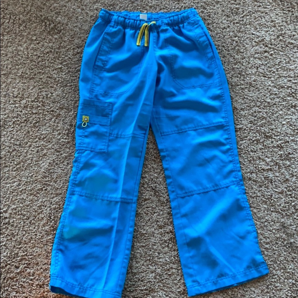 Wonderwink Four-Stretch Sporty Cargo Scrub Set